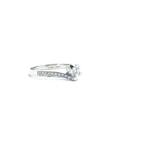 Anello Solitario Modello Valentino con Diamante Naturale 0,23 ct e Diamanti sul Gambo 0,31 ct