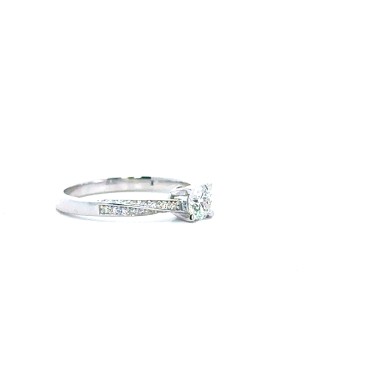 Anello Solitario con Diamante Naturale IGI 0,42 ct e Diamanti Naturali 0,28 ct