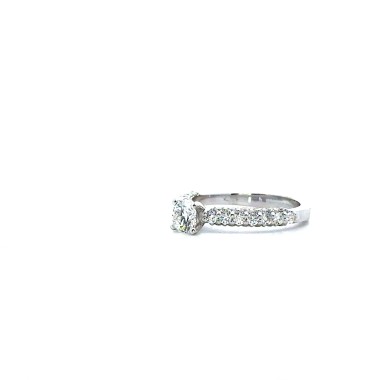 Anello Solitario con Diamante Naturale GIA 0,68 ct e Diamanti Naturali sul Gambo