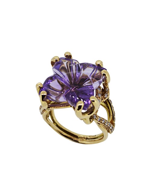 Gold flower ring with amethyst and diamonds