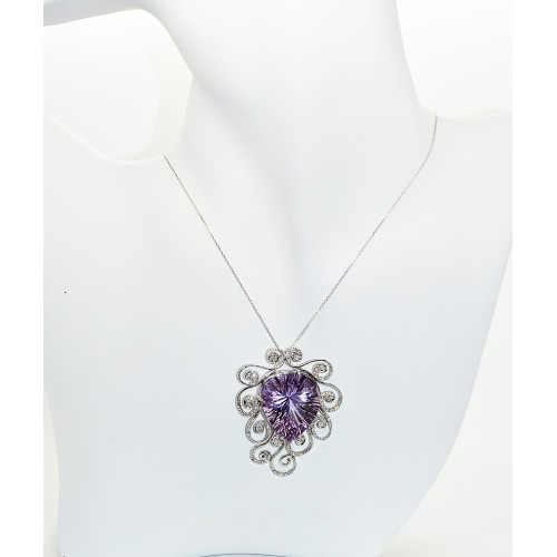 Pendant in white gold with amethyst and brillant